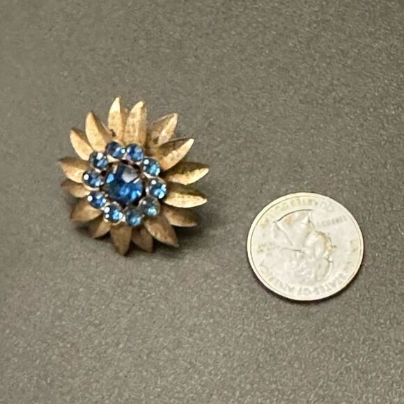 Vintage Gold and Blue Floral Brooch - Picture 7 of 10